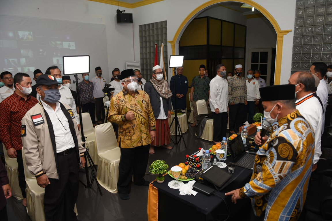 Presiden PKS Ahmad Syaikhu memimpin ikrar pemenangan Pilkada untuk kader dan struktur PKS se-Sumut di Medan, Kamis (3/12) (M Hilal/PKSFoto)