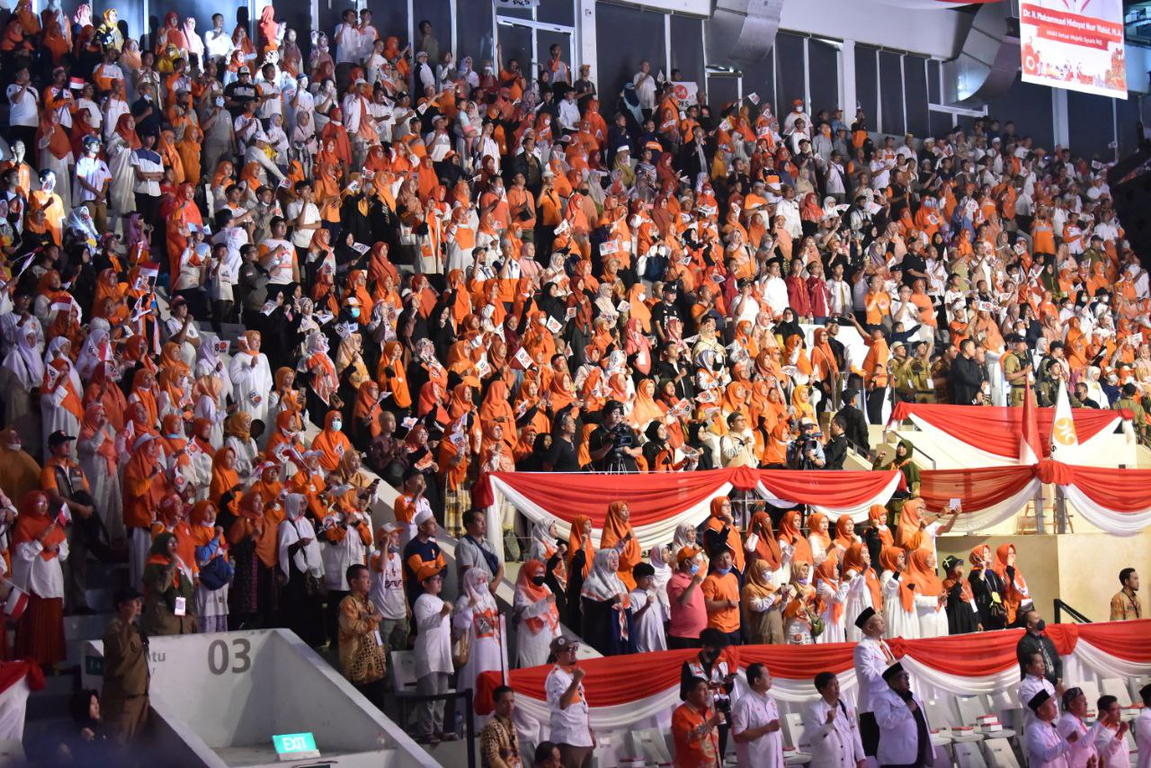 Anggota dan Simpatisan PKS memadati Istora Senayan Jakarta dalam Puncak Milad 21 PKS (PKSFoto)